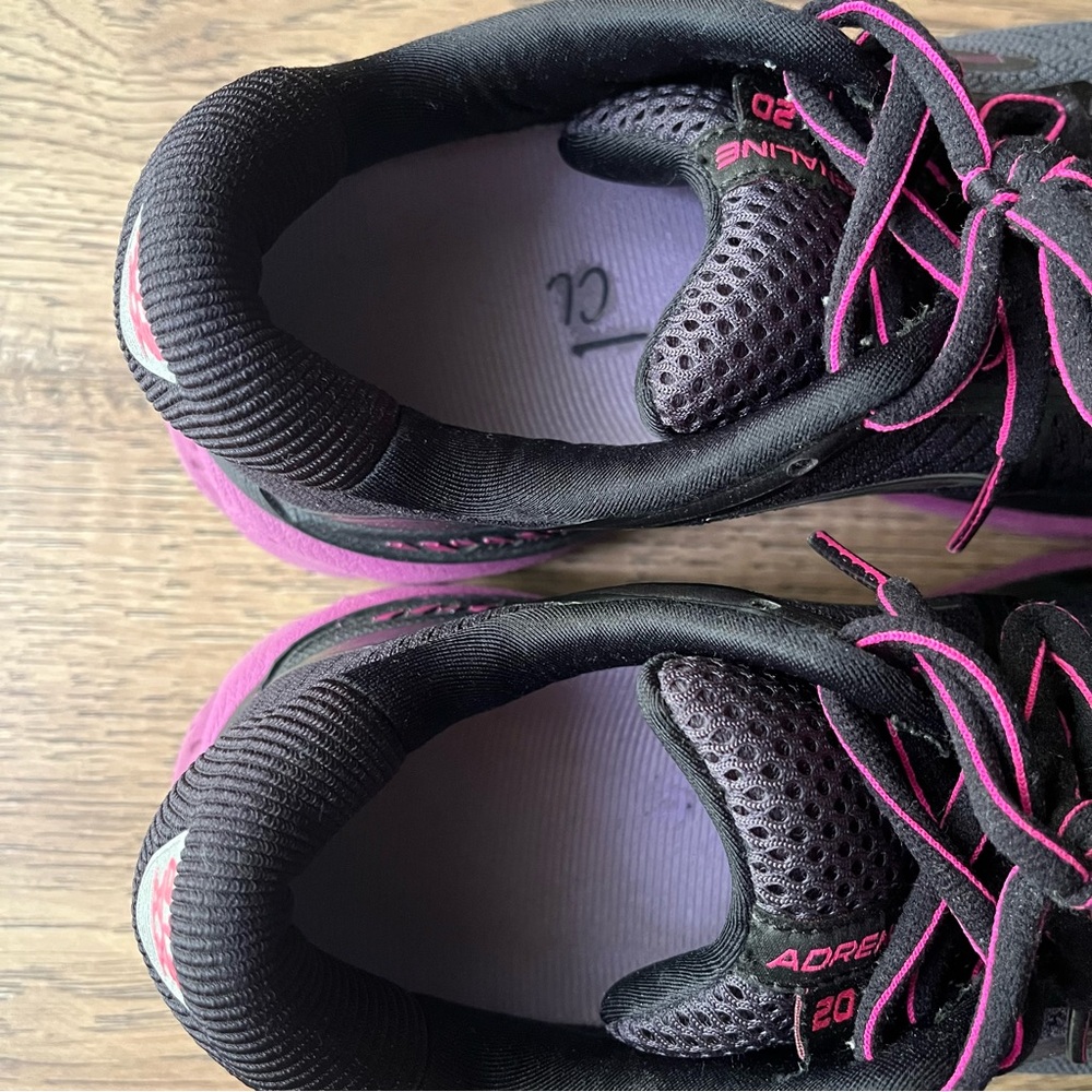 Pair of Brooks Women's GTS ADRENALINE 20 Shoes - Picture 4 of 14
